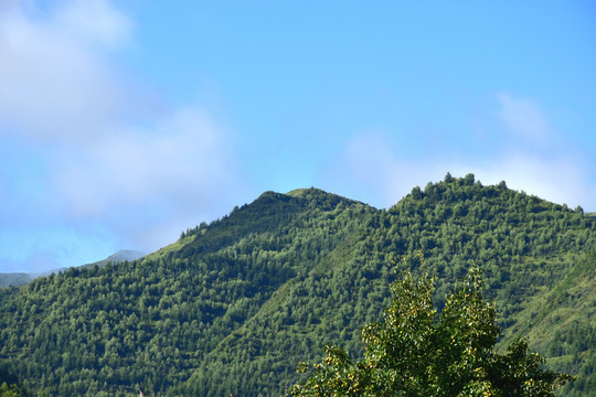 蓝天白云青山绿树