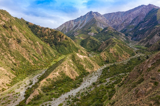 巍峨青山