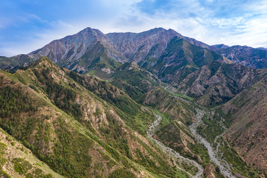 巍峨青山