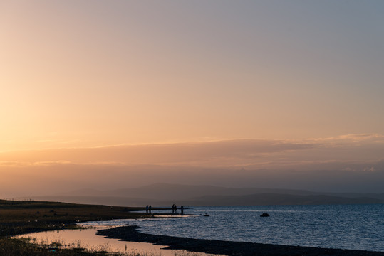 夕阳下的青海湖