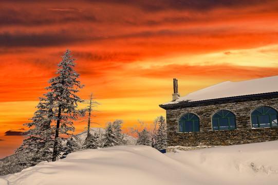 冬天雪屋森林雪地积雪夕阳雪景