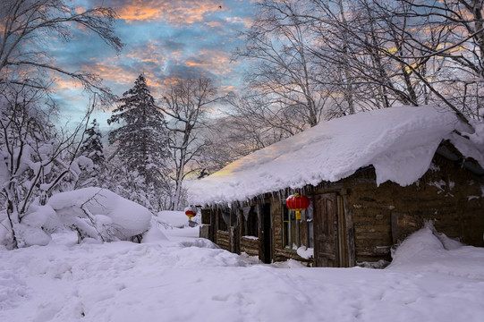 冬天雪屋森林雪地积雪夕阳雪景