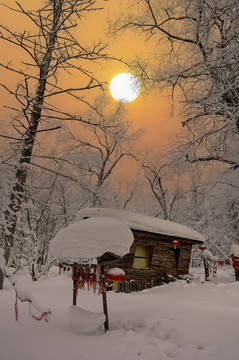 冬天雪屋森林雪地积雪夕阳雪景