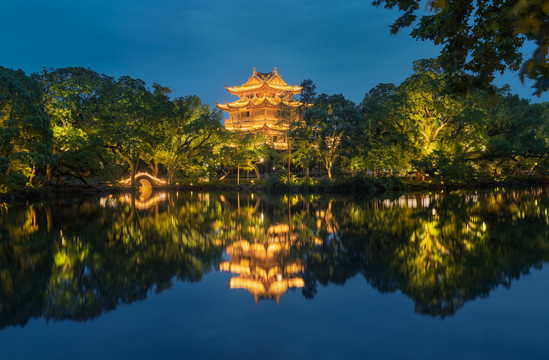 浙江台州临海东湖夜色