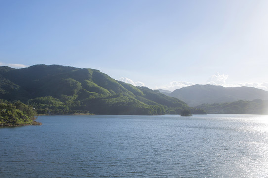 湖与山的风景