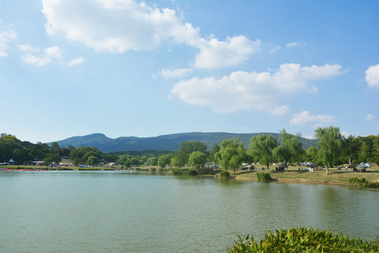 蓝天湖景