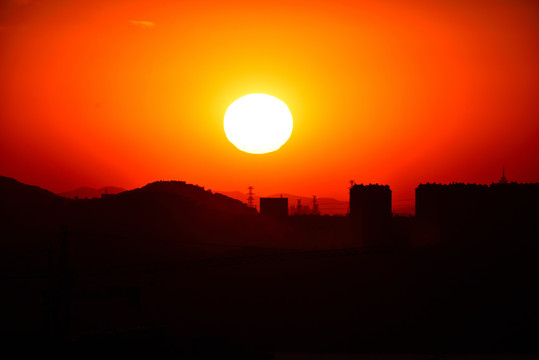 夕阳宏大壮丽