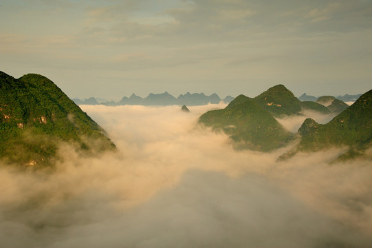 山水雾景