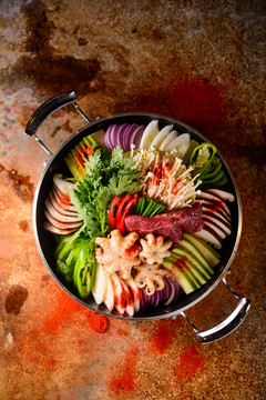 泡菜牛肉海鲜火锅