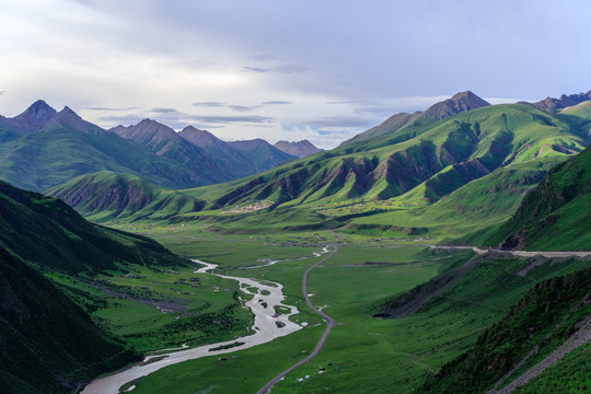 317国道巴青恰拉山垭口风光