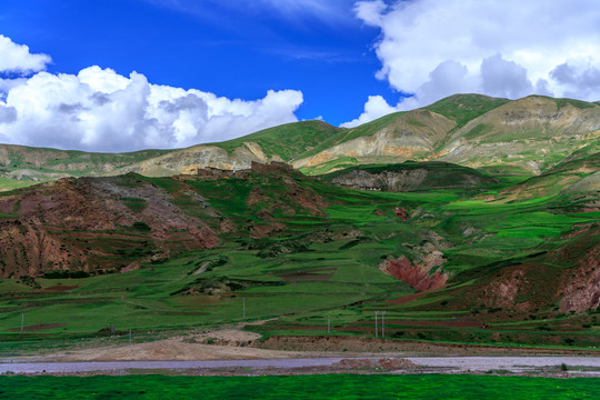 西藏昌都丁青高原河谷风光
