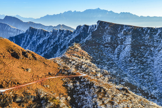 牛背山