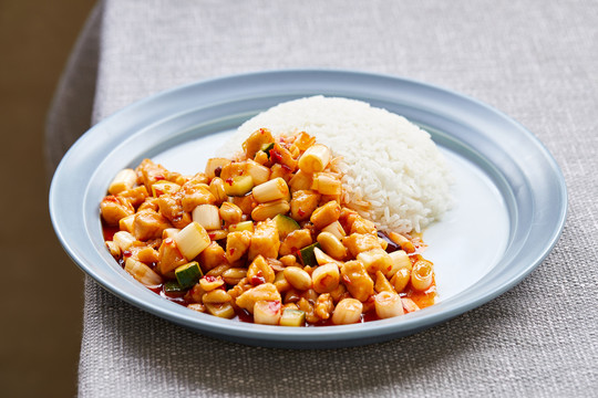 宮爆雞丁蓋飯