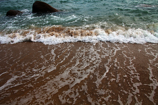 海浪沙滩