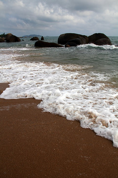 沙滩海浪礁石