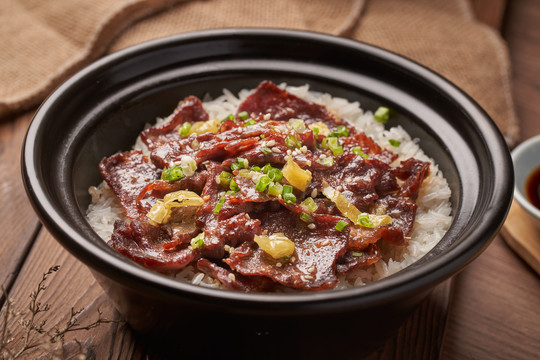 泡椒牛肉煲仔饭