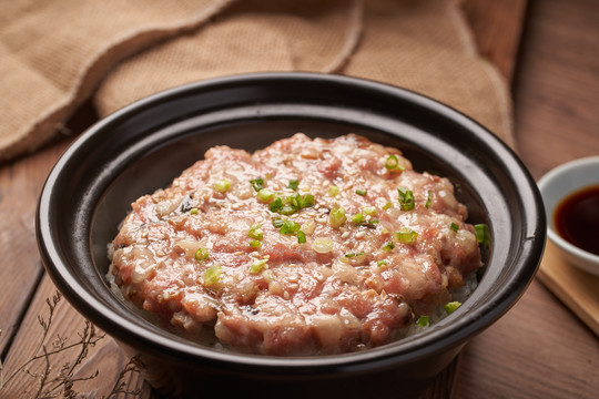 肉饼煲仔饭