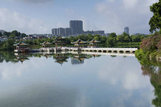 湖光山色水光倒影