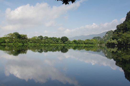 湖光山色水光倒影