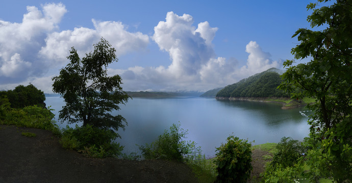 丹东宽甸绿江村景色