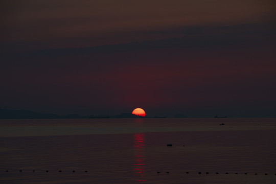 大海日出