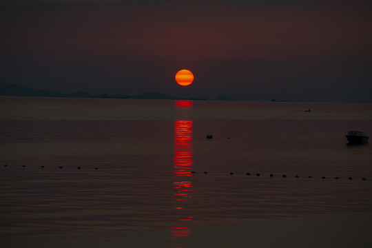 大海日出