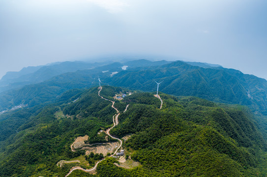 大山里的风车