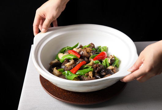 新派愛(ài)馬仕辣椒小炒肉焗海參