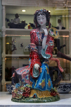 瓷器中国古风女子