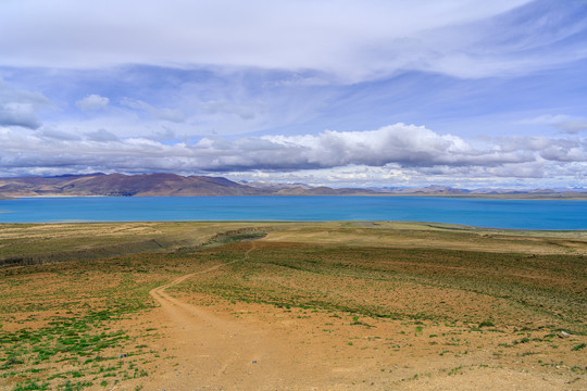 西藏日喀则佩枯错高原湖泊
