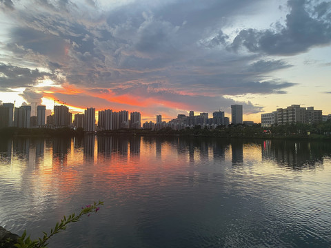 黄昏湖景摄影