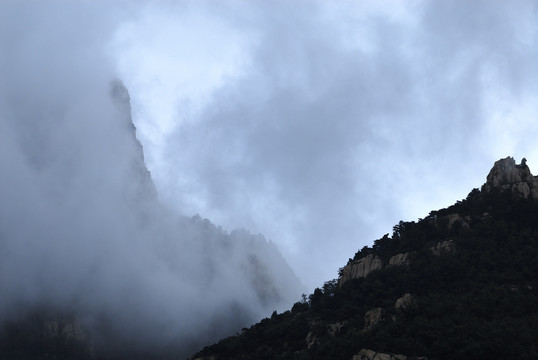 云雾山峰