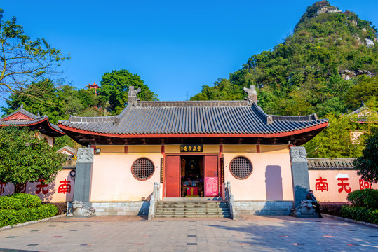 广西柳州立鱼峰风景区灵泉寺