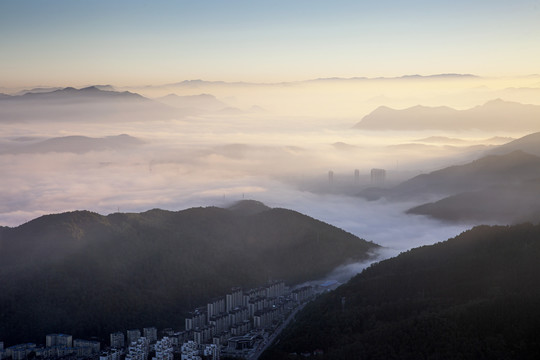 雾中城市