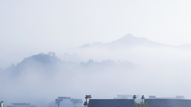 黄山山区早晨的云雾