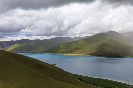 西藏羊卓雍措羊湖俯瞰鸟瞰