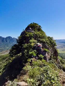 户外登山忙