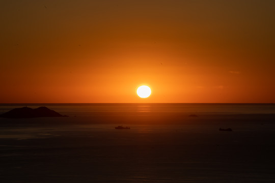 海上日出