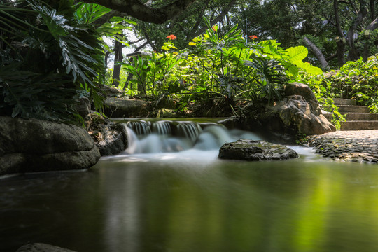 山间溪流