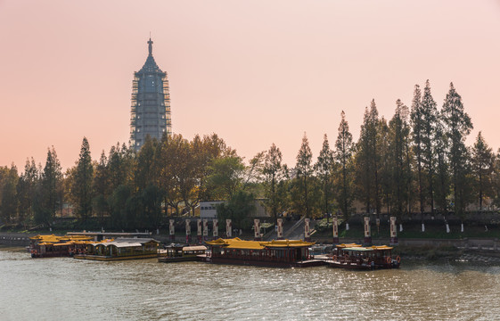 夕阳下的南京大报恩寺琉璃宝塔