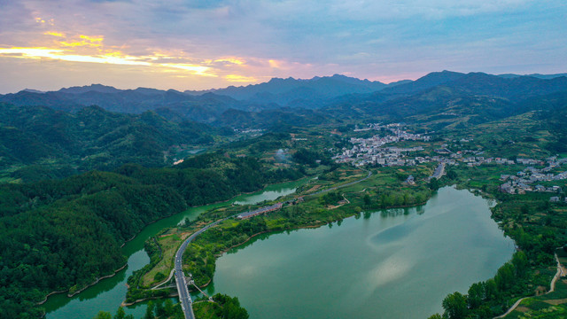 龙湖湿地霞光