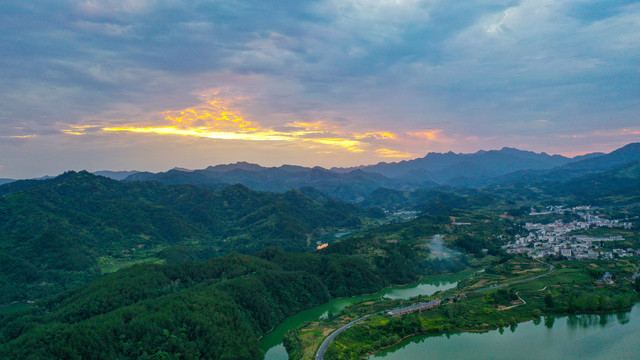 龙湖湿地天空