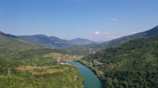 鄂坪大河湾远山