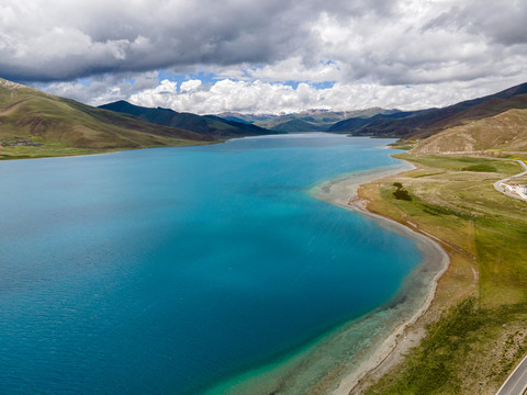 鸟瞰西藏羊卓雍措羊湖航拍