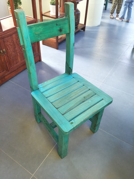 绿漆椅子