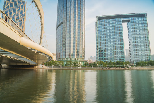 天津城市天际线和海河上的桥梁