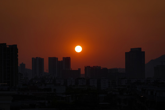 黄昏中的城市美景