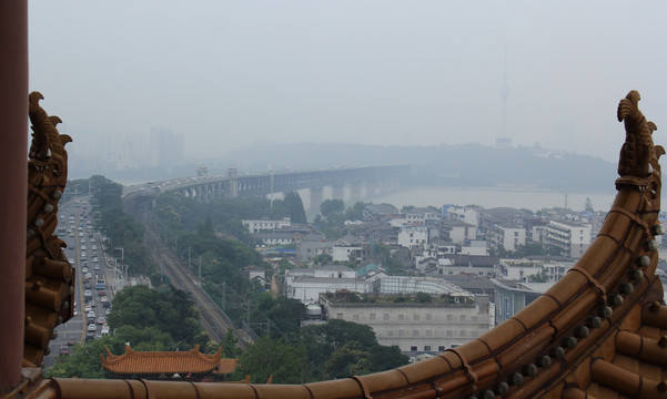 九省通衢的湖北武汉长江大桥