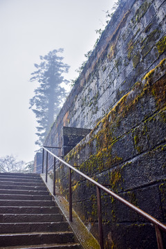 四川峨眉山上的寺庙建筑