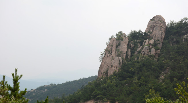 山峰岩石